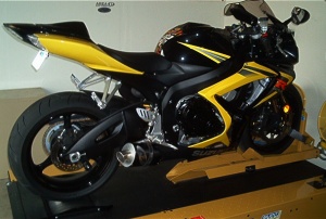 gsxr750_06_2_300